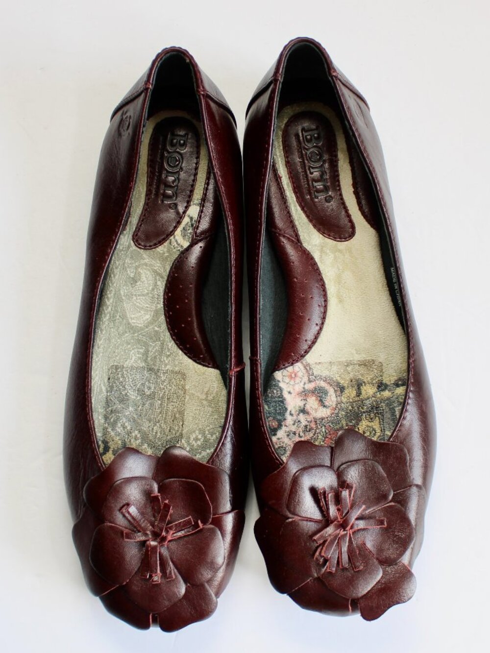 Born Brown Leather Ballet Flats Flower Embellishment Round-Toe Size 8